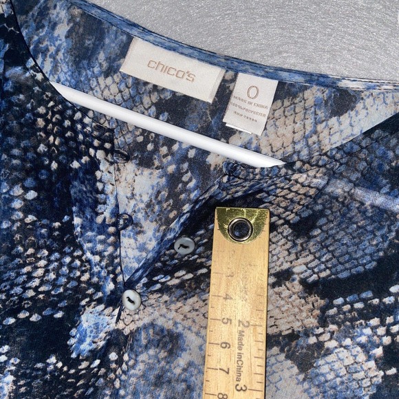 Chicos Blouse Womens 0 Black Blue Animal Print 3/4 Sleeve Sheer Buttons Fitted - Picture 5 of 14